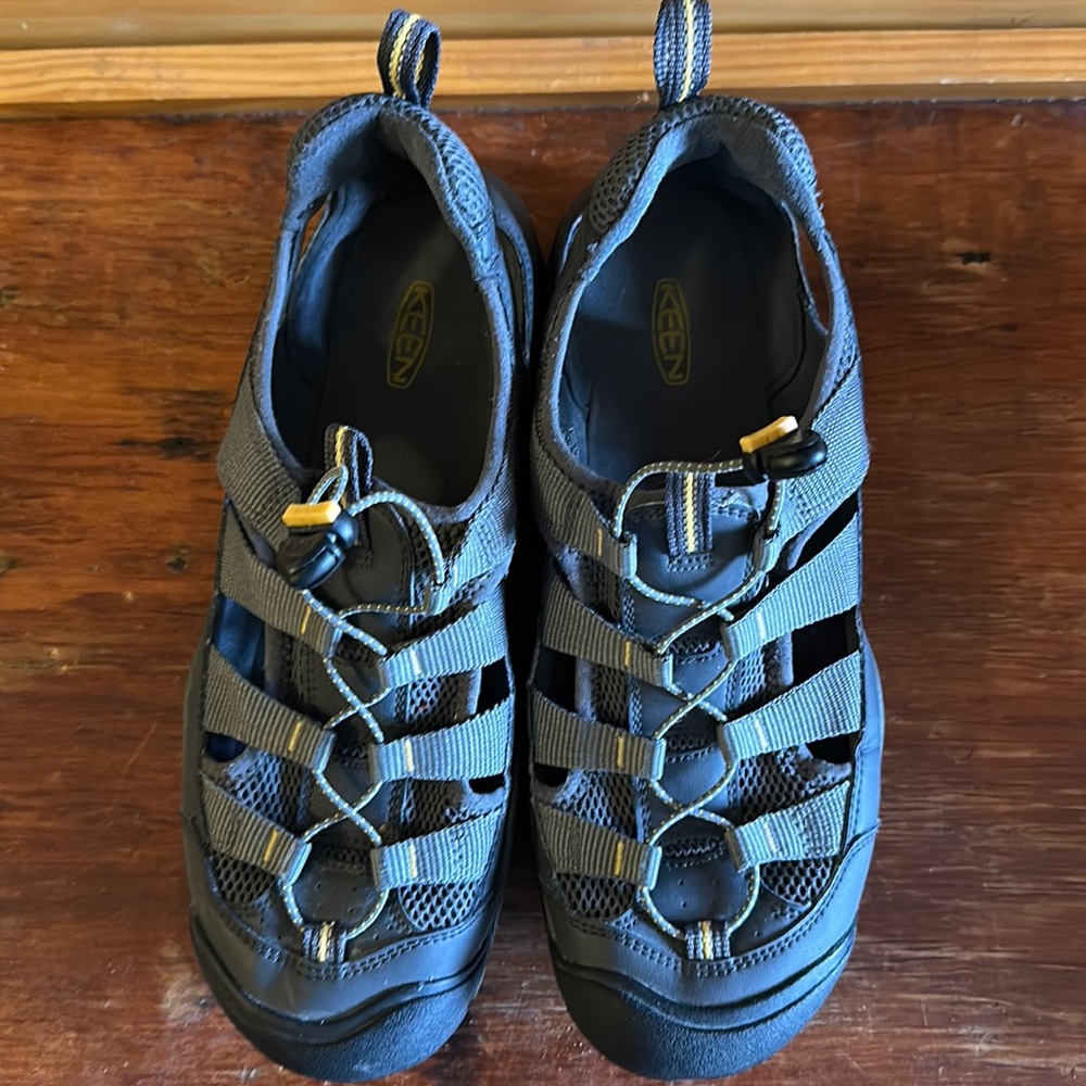 Men’s Keens